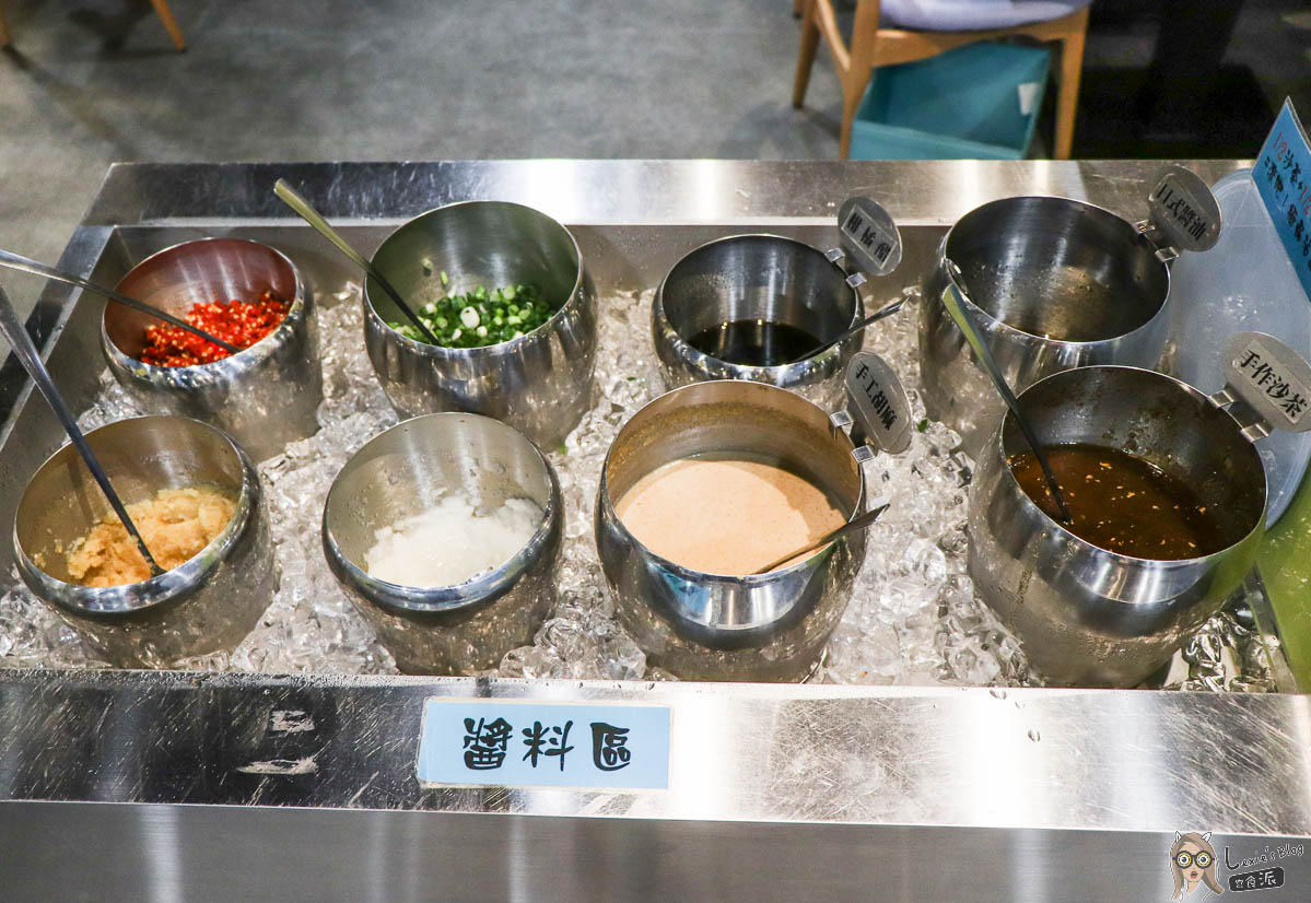 松江南京火鍋》滾吧鍋物，高CP值平價好吃火鍋，多種湯底配獨門沙茶醬
