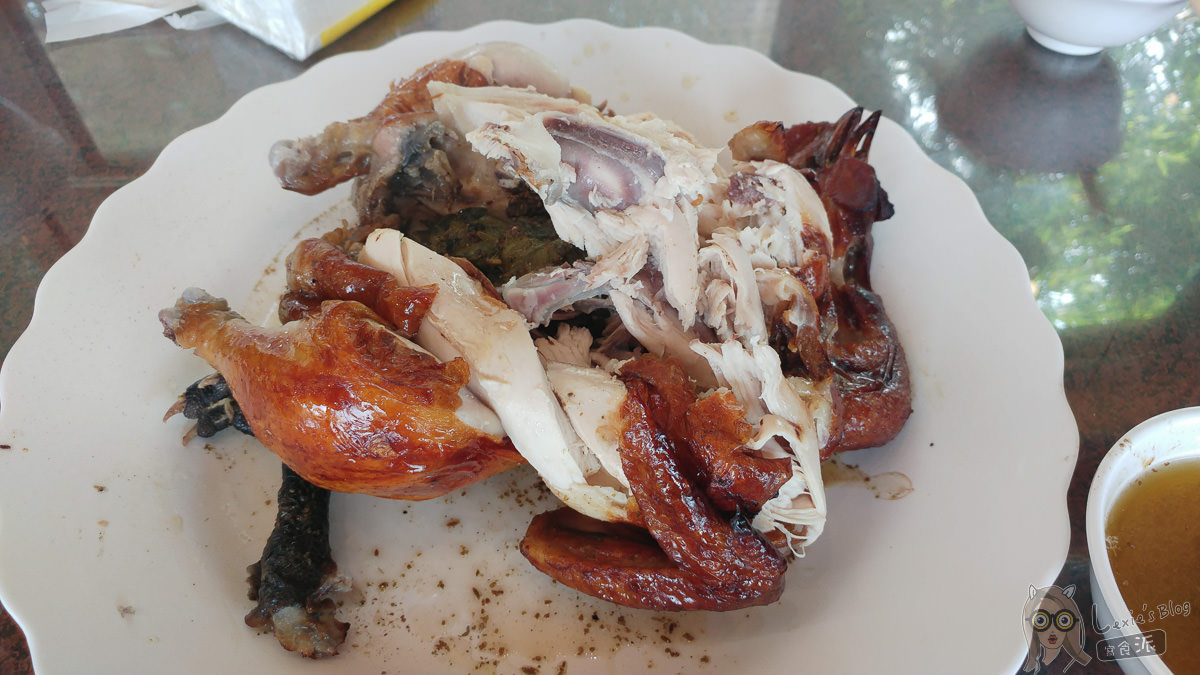 阿東窯烤雞》南投鹿谷必吃美食，脆皮噴汁烤雞，炭火香氣爆棚