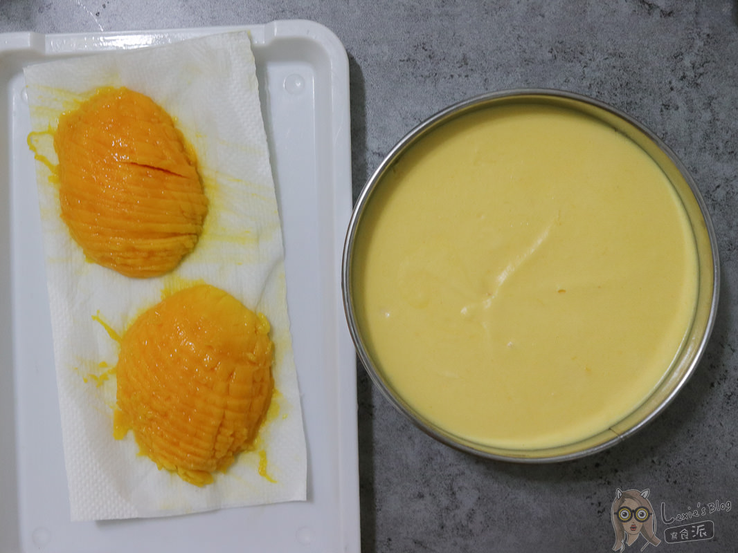 免烤箱甜點食譜》新鮮芒果慕斯蛋糕，芒果花製作