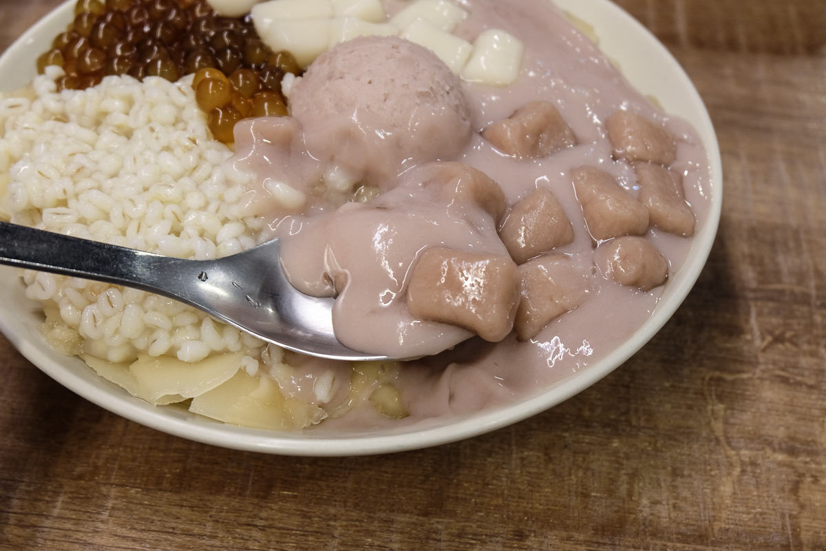 台北必吃芋頭冰》阿爸的芋圓特色蔗片冰，清甜爽口，超濃郁芋泥完美搭配/菜單