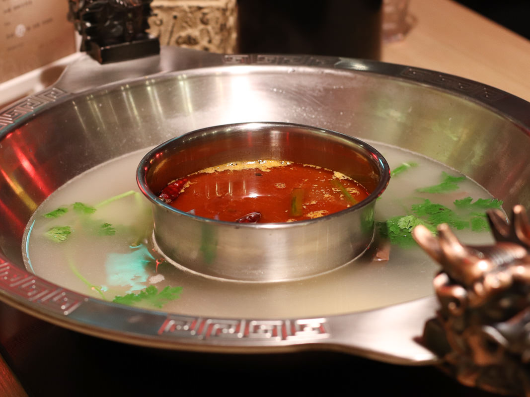 內湖葫洲麻辣鍋推薦》四川龍府，鴛鴦鍋與嗆辣川菜的精彩和鳴，菜單