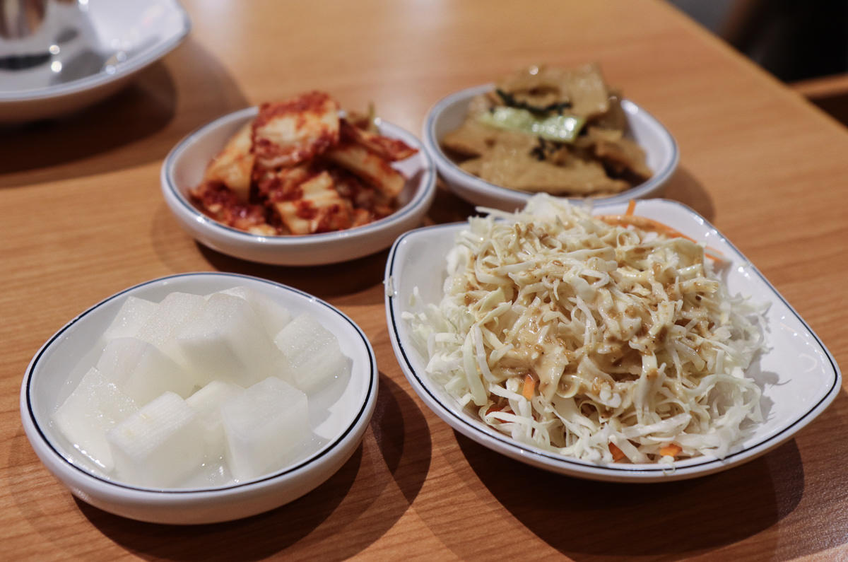 南京復興韓式料理| TAEBAK大發，發現平價的韓國道地美味/小菜免費續加