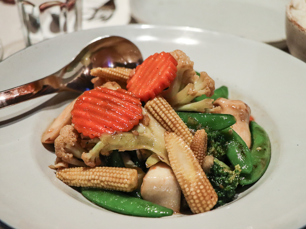 高雄美術館泰式料理|WOO Taiwan，浮誇花園宮廷風泰國菜，料理夠味服務優質，聚餐餐廳推薦