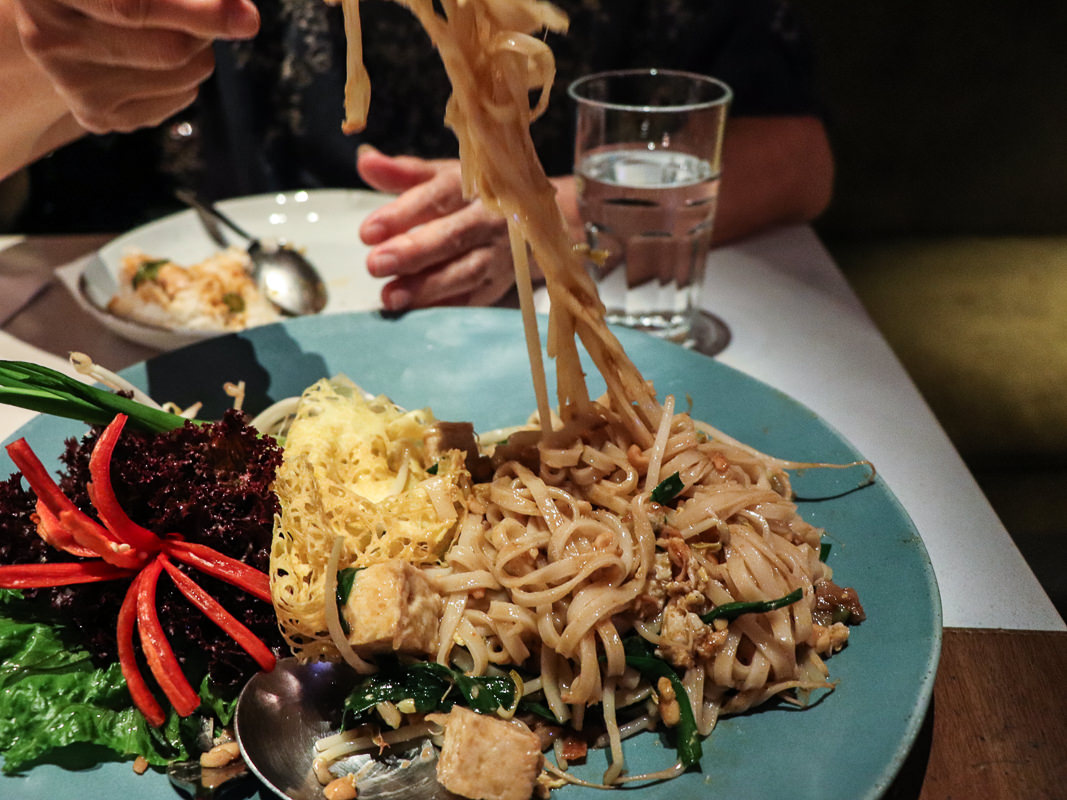 高雄美術館泰式料理|WOO Taiwan，浮誇花園宮廷風泰國菜，料理夠味服務優質，聚餐餐廳推薦