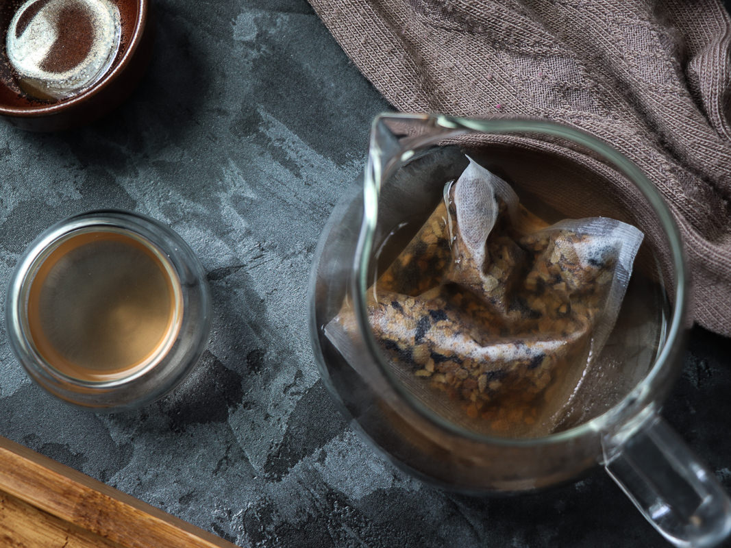 義美生機紅藜糙米茶、黑豆茶|健康、無咖啡因的飲料替代方案，冷熱皆可沖泡完還能入飯菜！