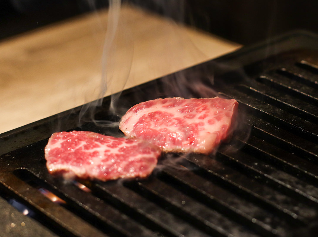 中山站頂極和牛燒肉|燒肉Hatsu Yakiniku & Wine|必點厚切牛舌!全程貼心桌邊服務