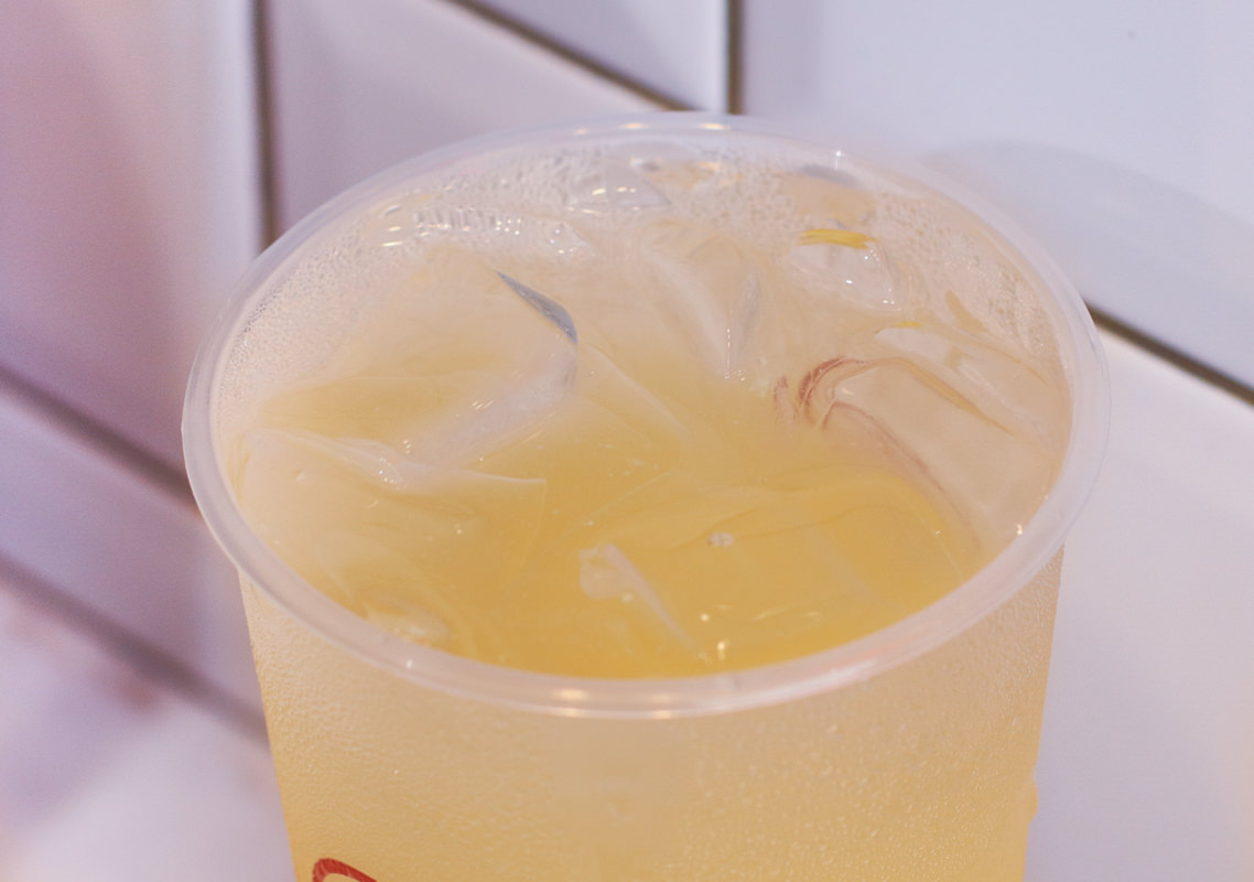春陽茶事7品項試喝！文青風手搖飲推薦，夏季限定葡萄柚綠茶/新品柳橙青茶/四季青茶