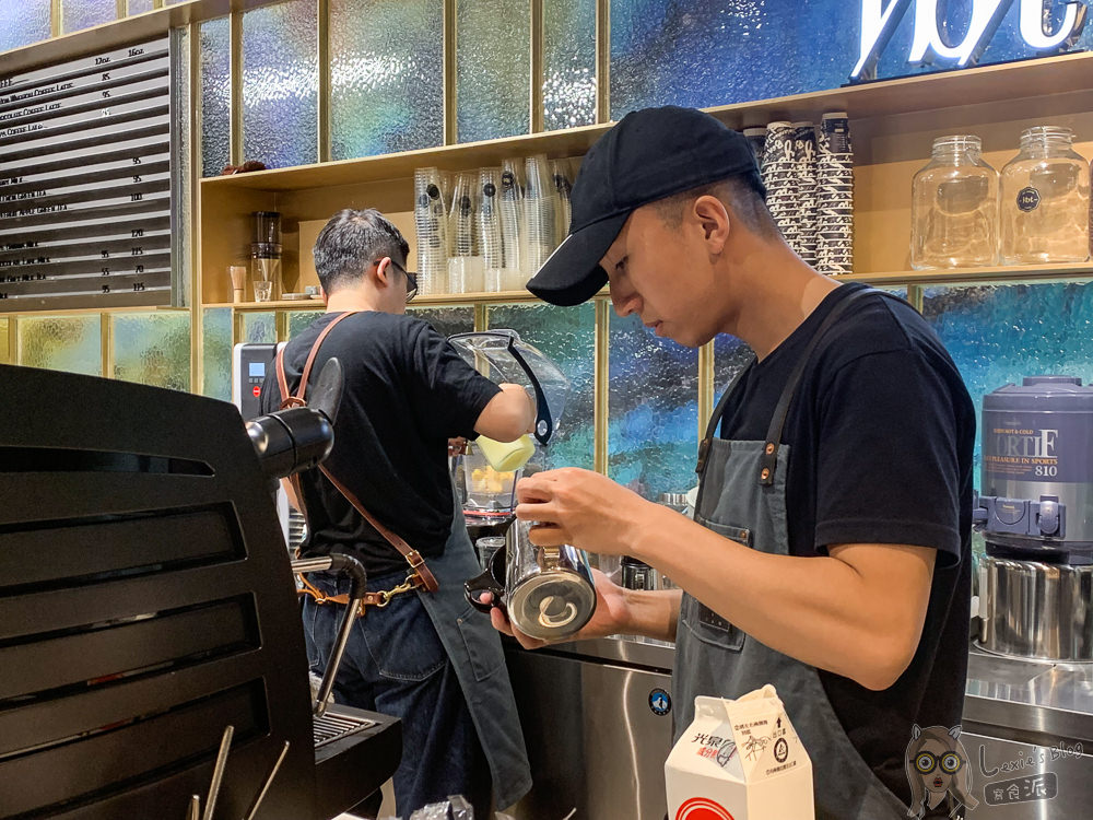 南京復興咖啡廳》IBT咖啡館，濃濃英倫雅痞風，平價咖啡不限時有插座，捷運出口就到