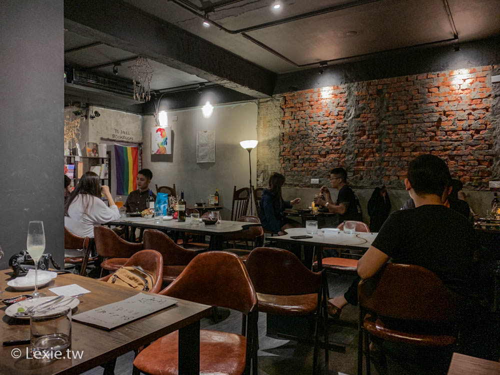 私藏台北不限時餐酒館》厭世會社，咖啡調酒美食與文字，讓你從中得到走回現實的勇氣