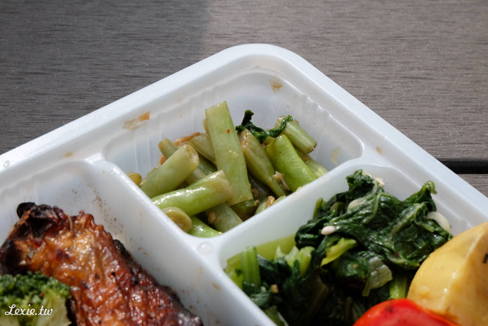 台北健康餐盒便當外送》蜂鳥食堂，少油少鹽多蔬菜，菜色變化多樣！聖誕限定勃根地松露烤雞上市！