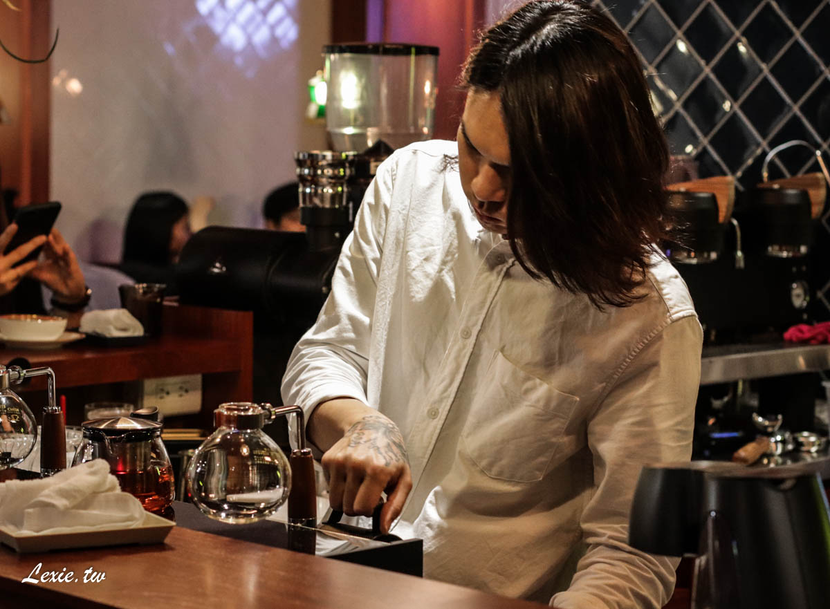 永春咖啡廳|鵲Kasasagi Coffee Roasters，手沖精品咖啡免費續杯，日式老派浪漫的地下空間/不限時預約制咖啡廳