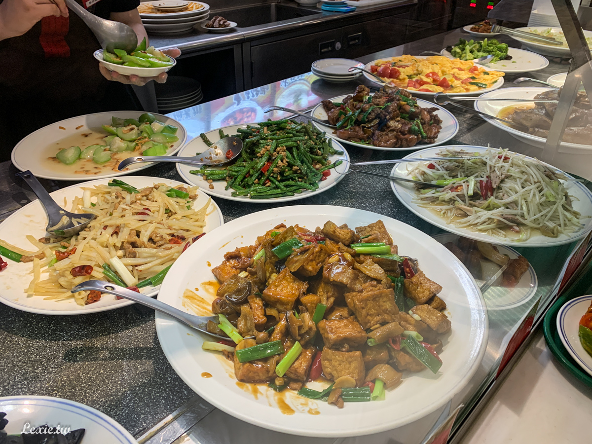 南京微風美食|鄧師傅功夫菜，來自高雄的超強豬腳，台北僅此一間店面