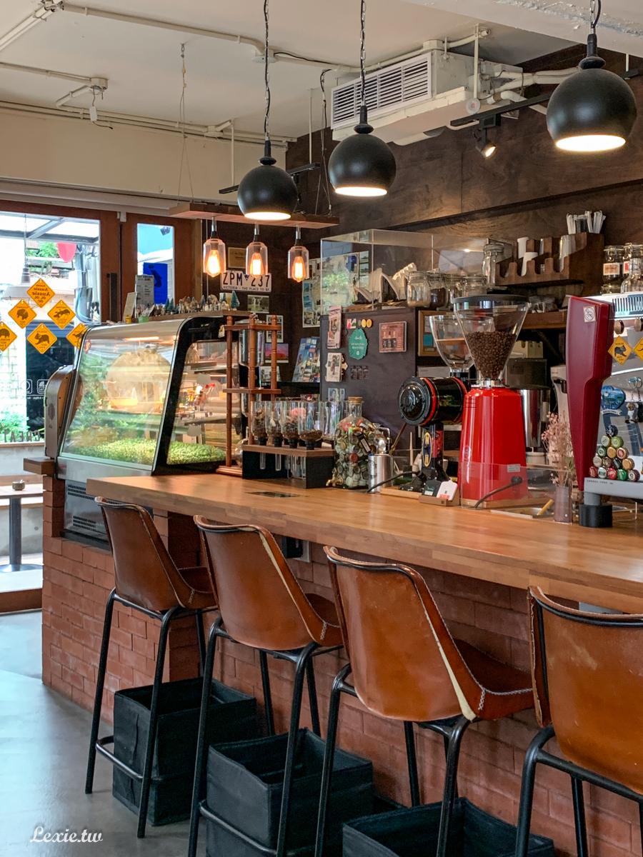中山國小咖啡廳澳氏咖啡Aussie Cafe，澳洲背包客主題餐廳，有插座/wifi/無服務費
