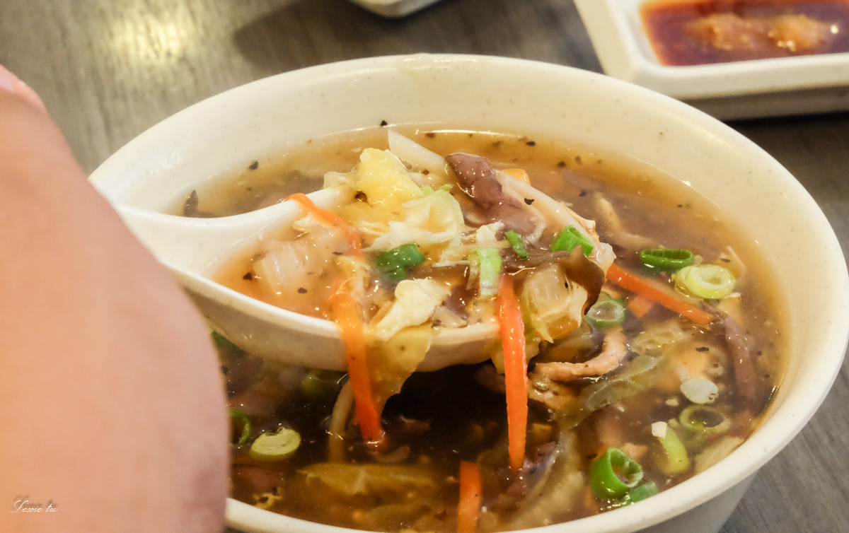 南京復興美食|犂園湯包館，生意超好平價好吃的人氣湯包、牛肉捲餅、羅勒鮮蚵湯包(菜單)