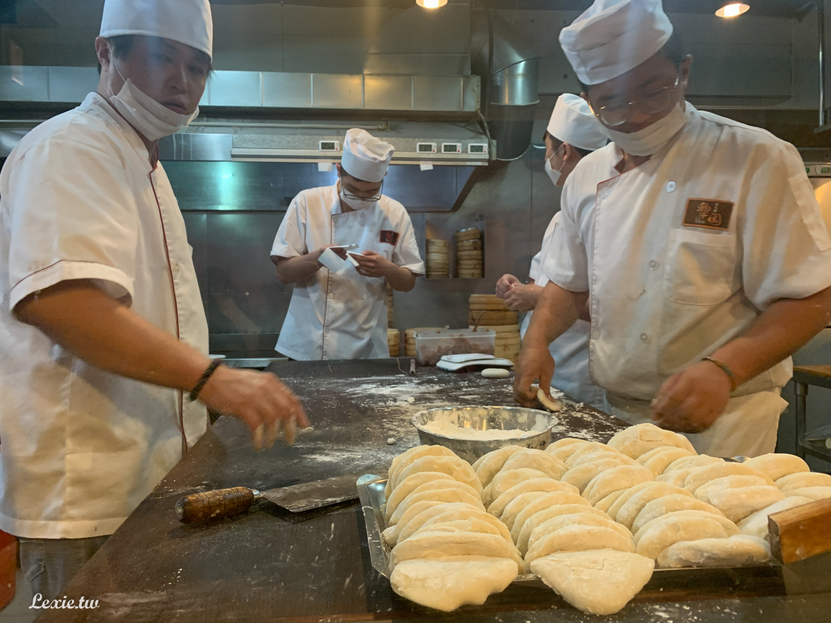 南京復興美食|犂園湯包館，生意超好平價好吃的人氣湯包、牛肉捲餅、羅勒鮮蚵湯包(菜單)