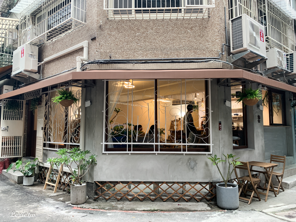horoka木咖萬華咖啡廳，手沖冠軍陳輝桓Hardy，很強的手沖，有溫度有專業的咖啡廳