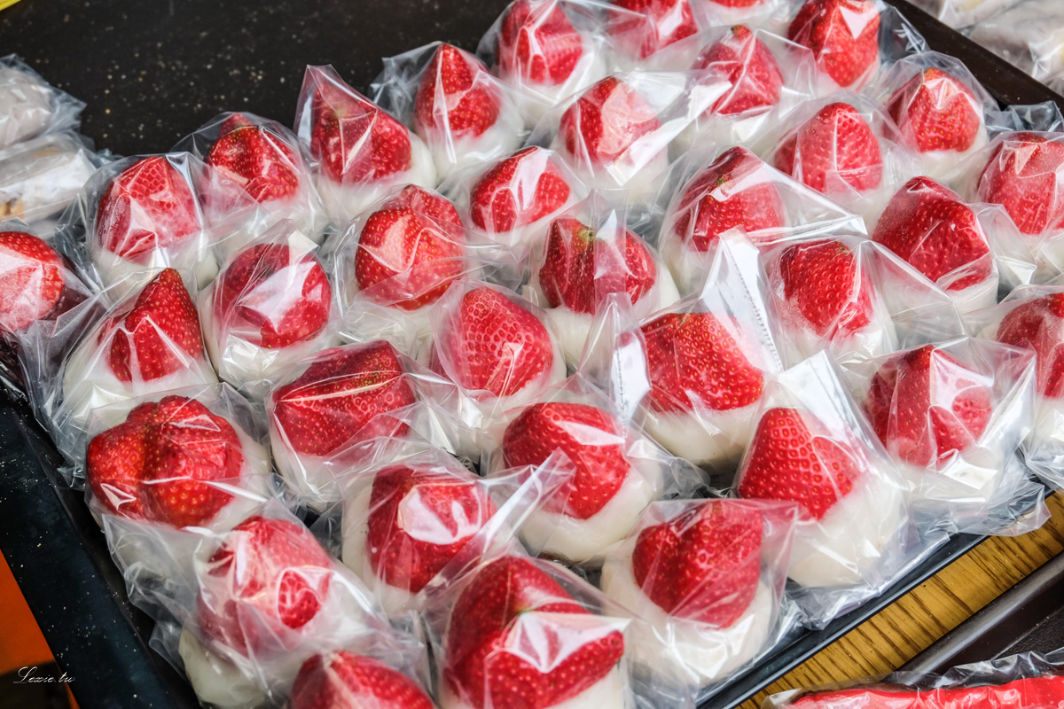 南京復興遼寧街必吃|黑麻糬、草仔粿$15起跳銅板價，期間限定草莓大福，鮮嫩多汁CP值最高！