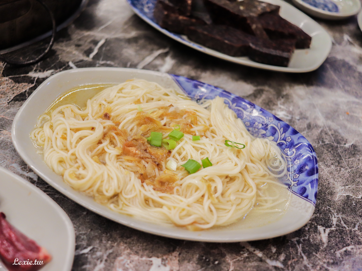 老主顧紅蟳薑母鴨，期間限定新鮮爆卵紅蟳，平價美味的台北必吃薑母鴨(菜單價格)