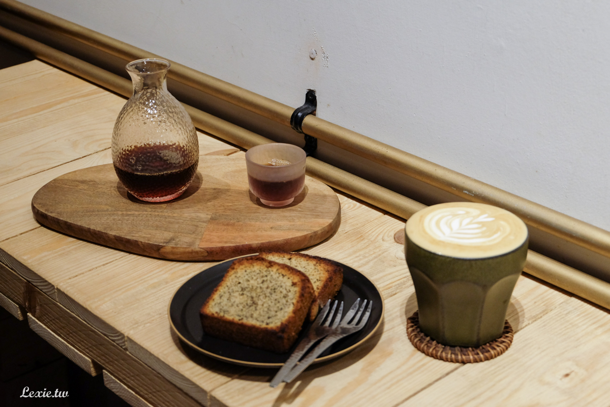 屋咖人|苗栗頭份質感咖啡廳，木材行喝咖啡-手沖咖啡/拿鐵/蛋糕