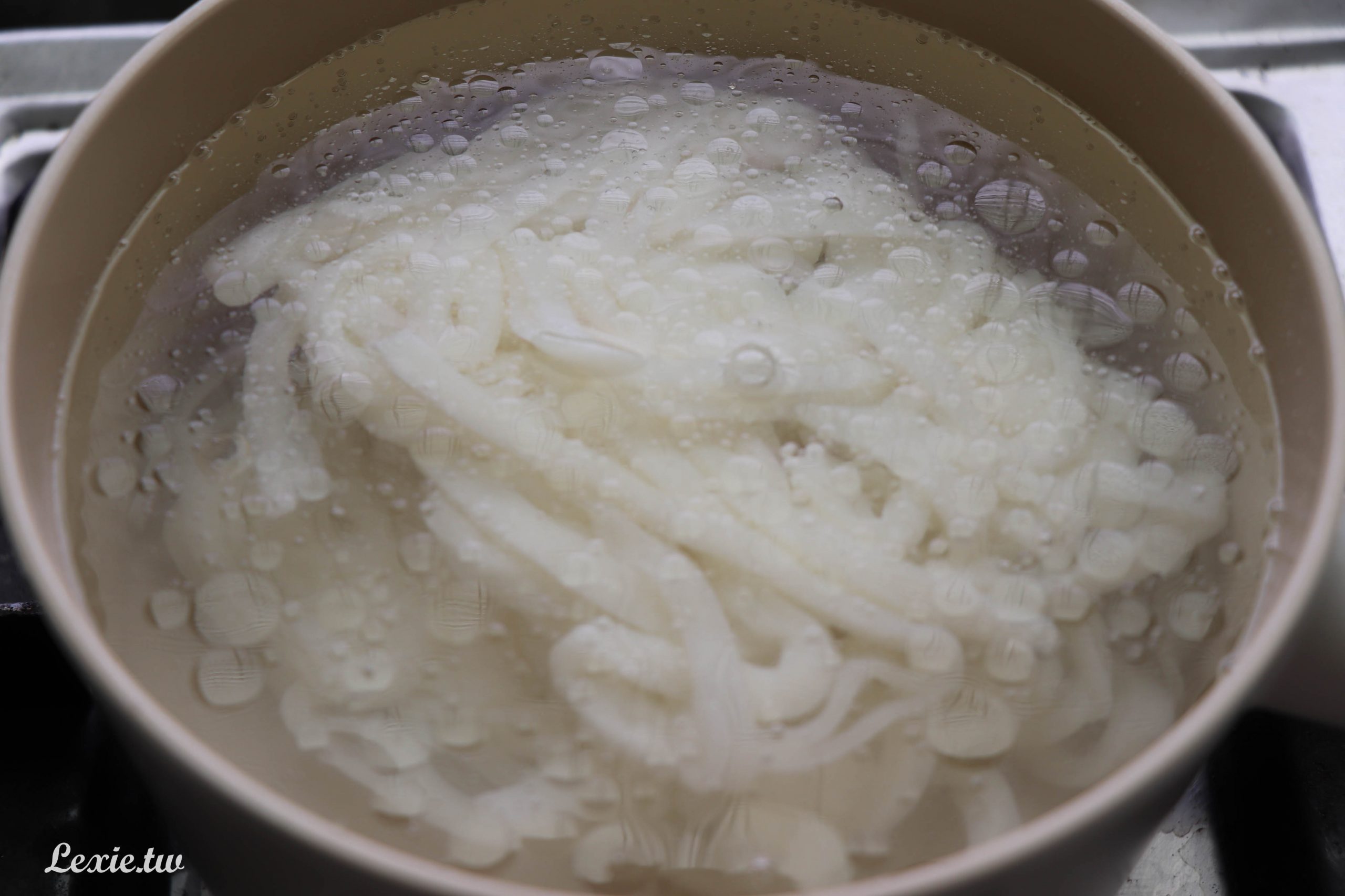 栗園米食|國宴級美食乾拌粄條，古法製作30年客家粄條，10分鐘現煮美味上桌