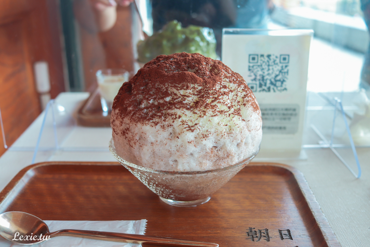 朝日夫婦|淡水日式刨冰店，吃冰配美景，但有一大塊冰塊是正常的嗎?