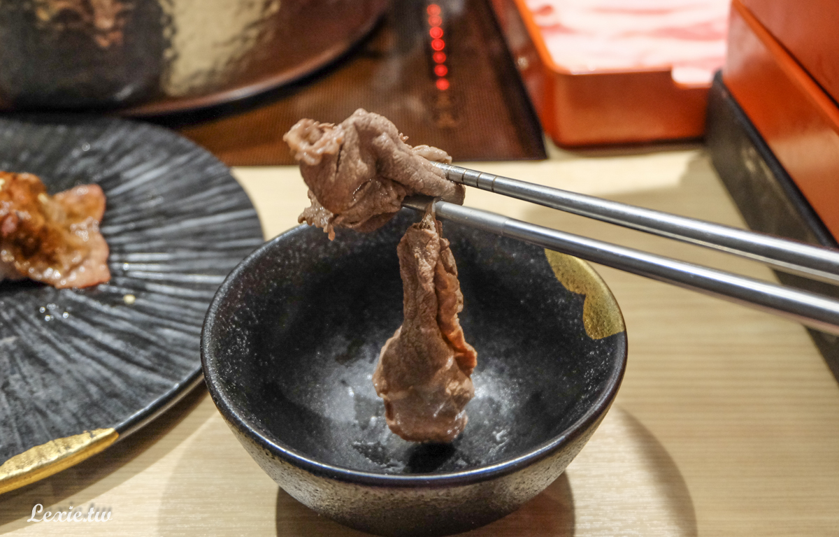 和牛涮|和牛火鍋吃到飽，極薄肉片麻辣湯底很鬧，台北最難訂位火鍋為什麼