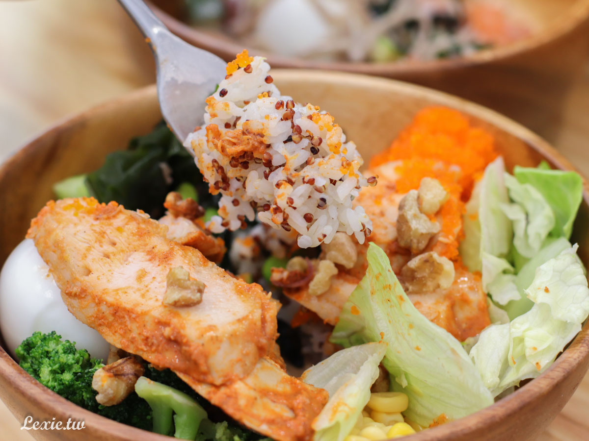 公館uPoke|蕎麥麵、藜麥飯吃到飽，自由搭配夏威夷生魚飯，低醣健康餐推薦！