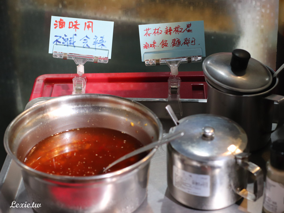 遼寧街必吃美食|老牛牛肉燥飯，牛肉燥飯、蔥油雞販、牛肉湯，南京復興小吃推薦