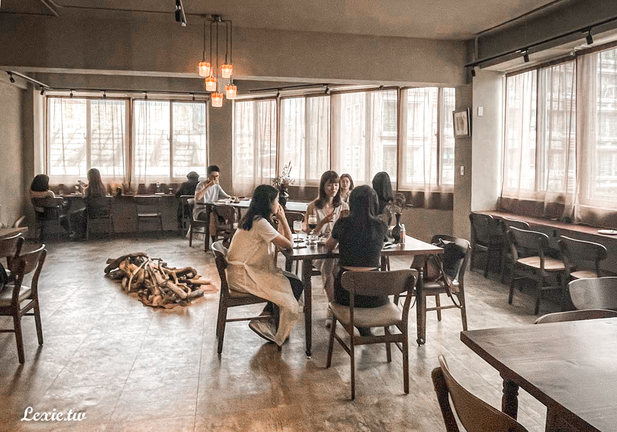 今日熱門文章：大稻埕咖啡廳推薦-沙丘咖啡，爬上五樓享受私密的午後空間，有好吃布丁的空靈系咖啡廳