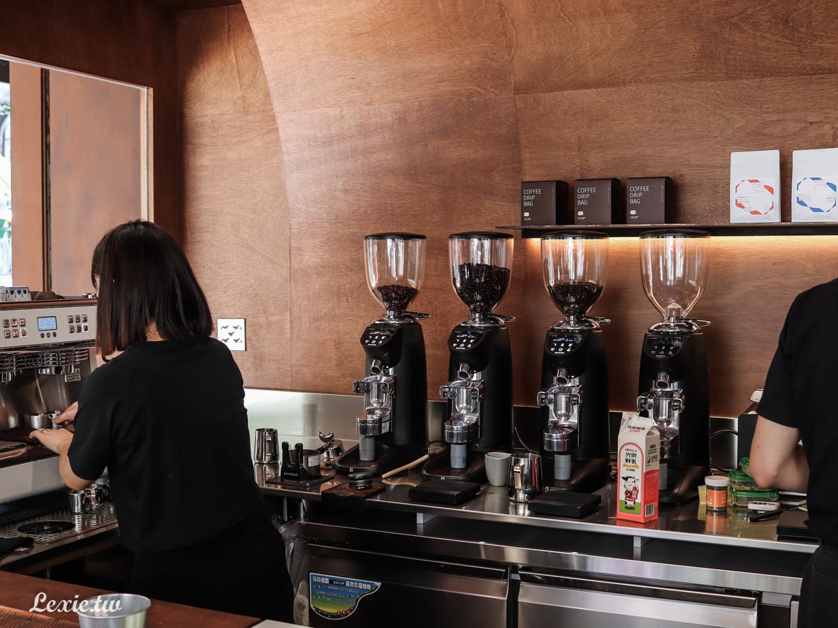 鬧蟬咖啡|南京復興咖啡廳，環境超美近捷運有插座，內用外帶菜單