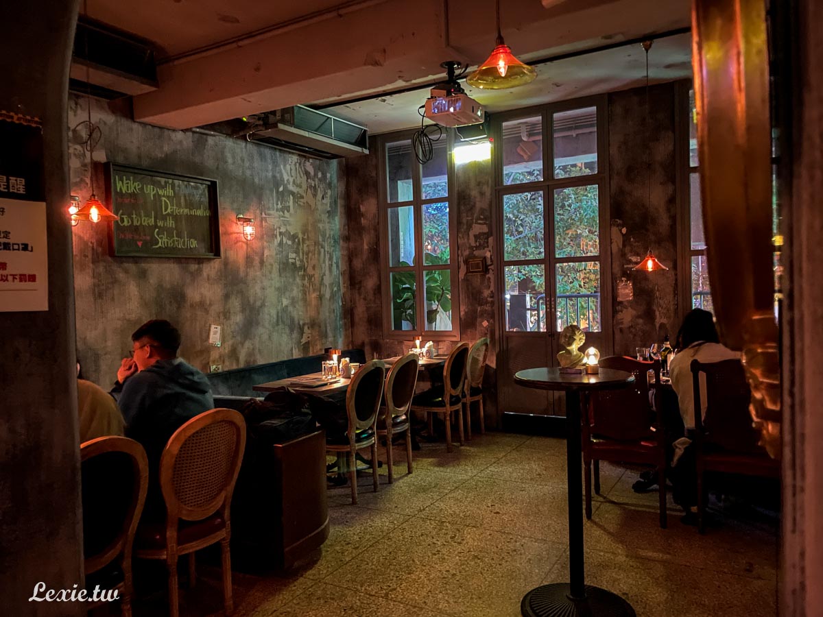 F Gallery by A Train點餐要注意的事情|回訪多次的無雷酒吧，南京復興氣氛極佳的酒吧