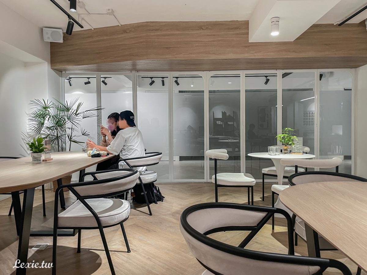 Rendezvous秘點|超美大空間適合久坐的咖啡廳，南京復興有wifi插座不限時筆電辦公咖啡廳推薦