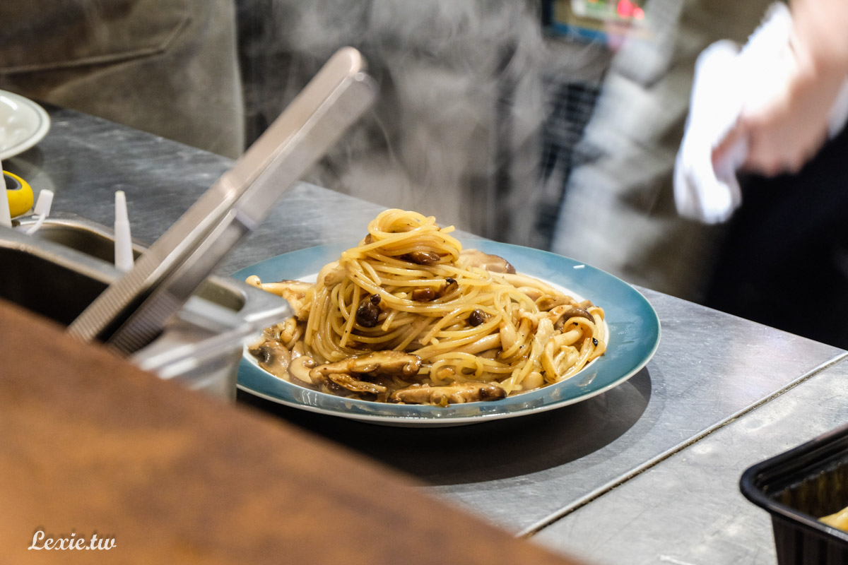 又一間商行Spaghetti義大利麵，每天都爆滿，份量多口味有特色，台北義大利麵推薦