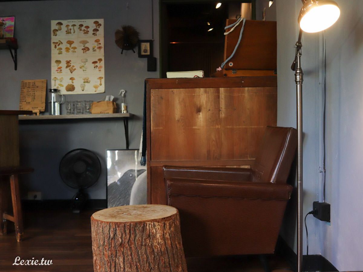 荒墟咖啡烘焙所，鐵皮屋二樓的隱密舒適小空間，萬華自烘咖啡豆咖啡廳