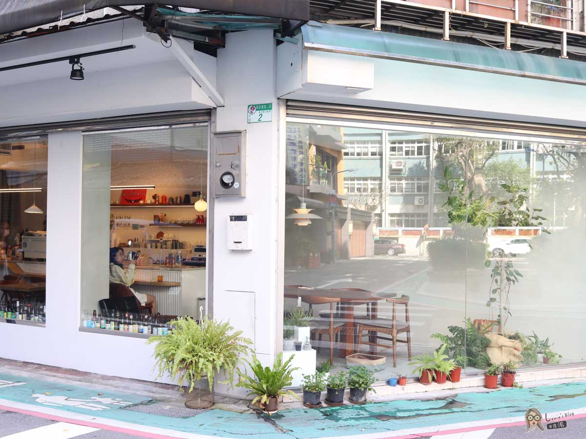 松江南京露徑On The Road，雙面大採光的轉角咖啡廳，公園旁的玻璃屋咖啡