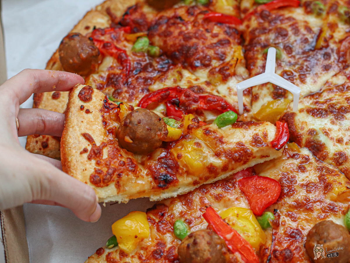 NO MEATING一植肉x拿坡里聯名pizza-BBQ植物肉丸披薩，素食pizza也能那麼好吃！