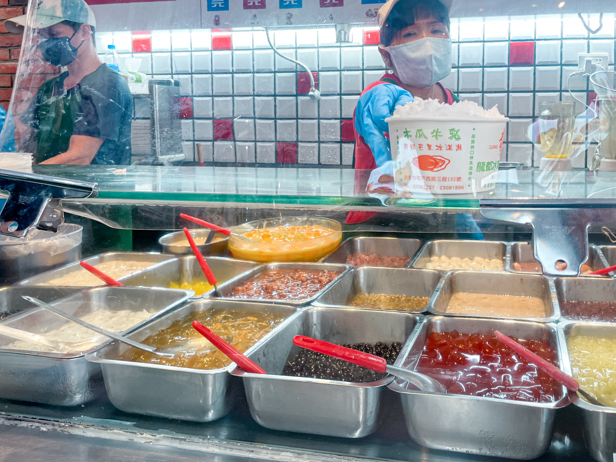 龍都冰果專業家|萬華永遠在排隊的百年剉冰，激推八寶！菜單價位