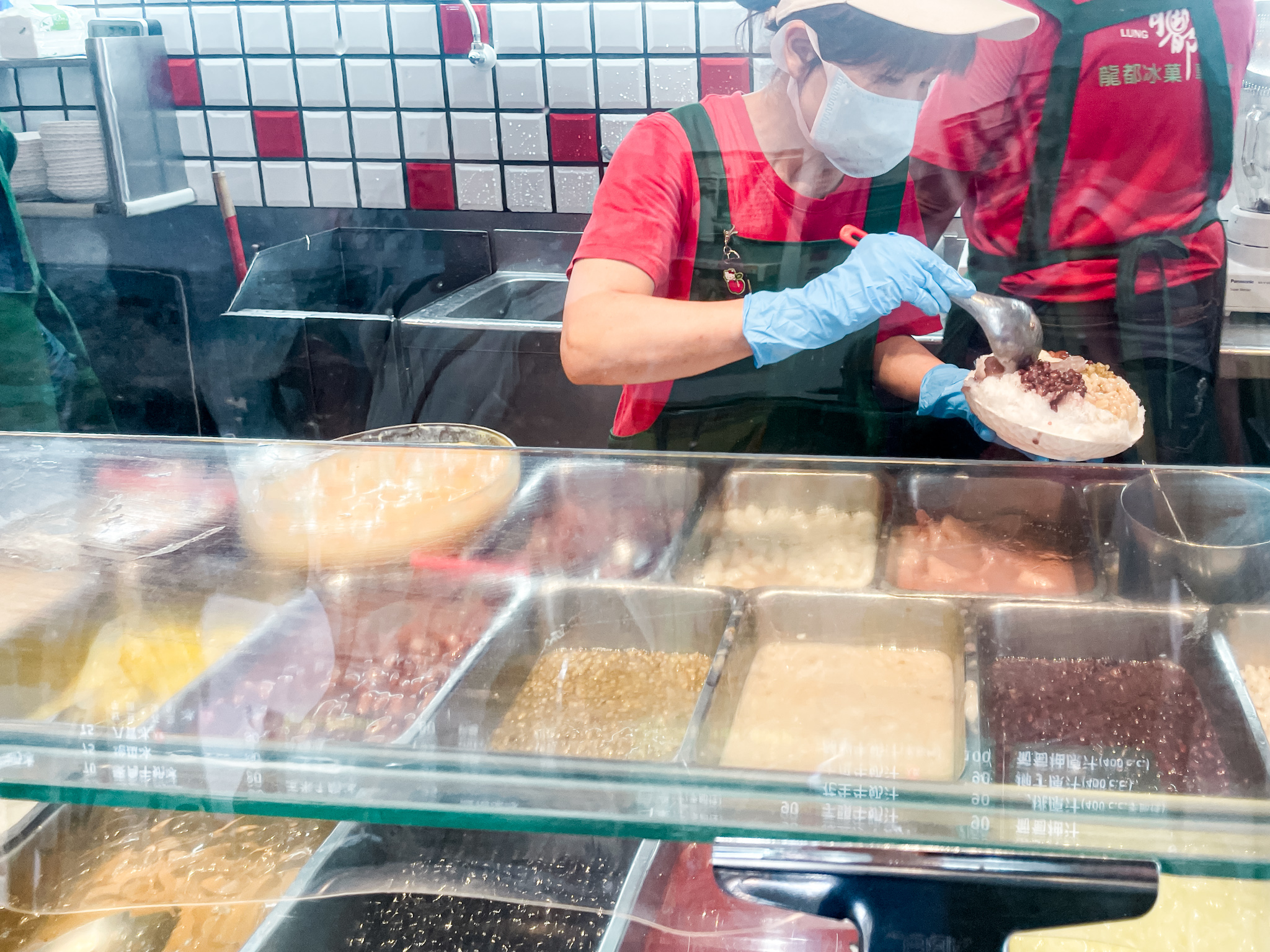 龍都冰果專業家|萬華永遠在排隊的百年剉冰，激推八寶！菜單價位