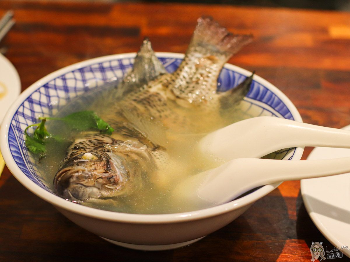 以馬內利鮮魚湯｜觀光客都來跟招牌拍照的人氣鮮魚湯，善導寺美食推薦