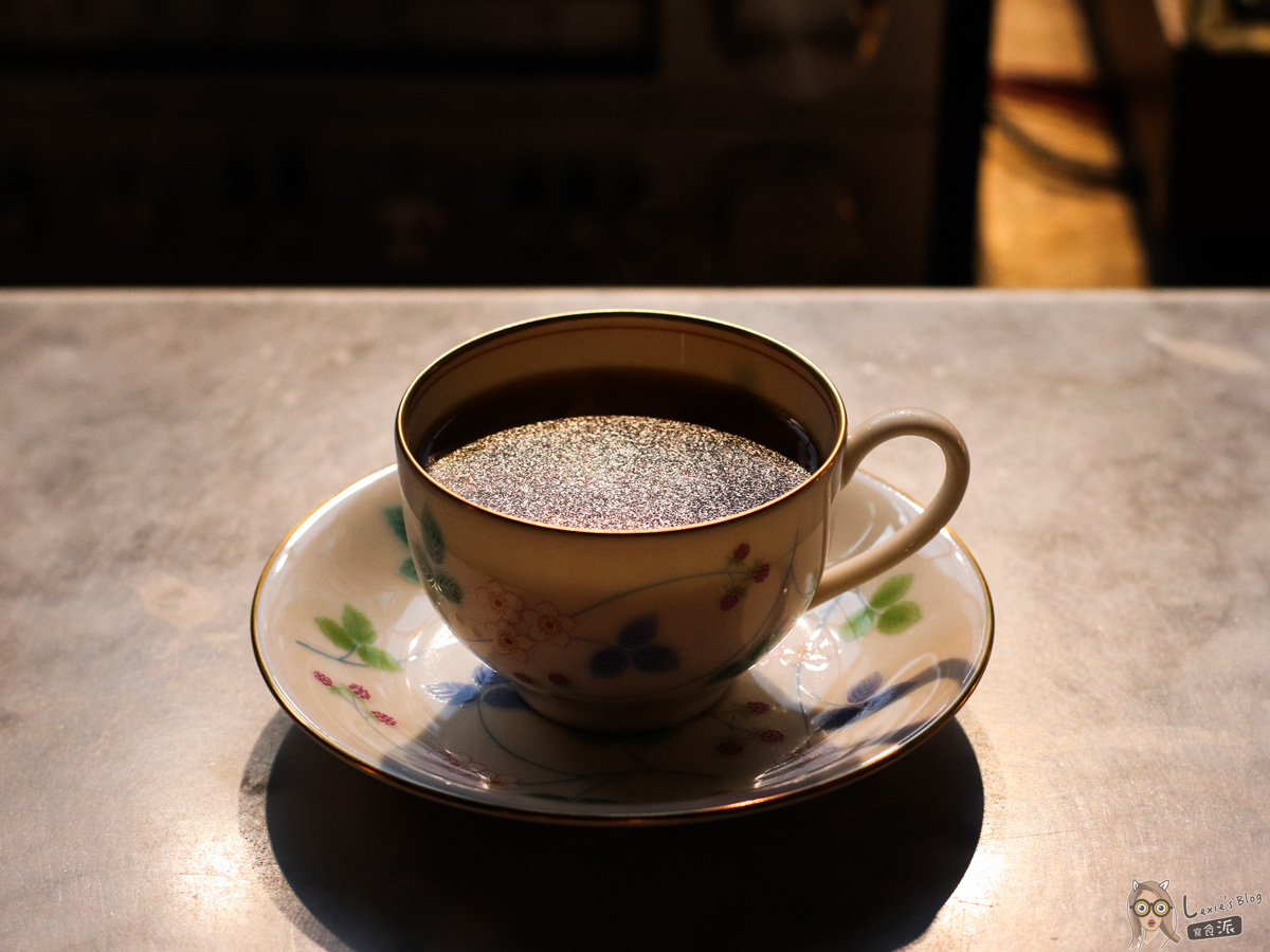 喫茶銀河｜萬華隱密巷弄裡的老宅咖啡，不只好拍也好喝，咖啡比想像中更有水準
