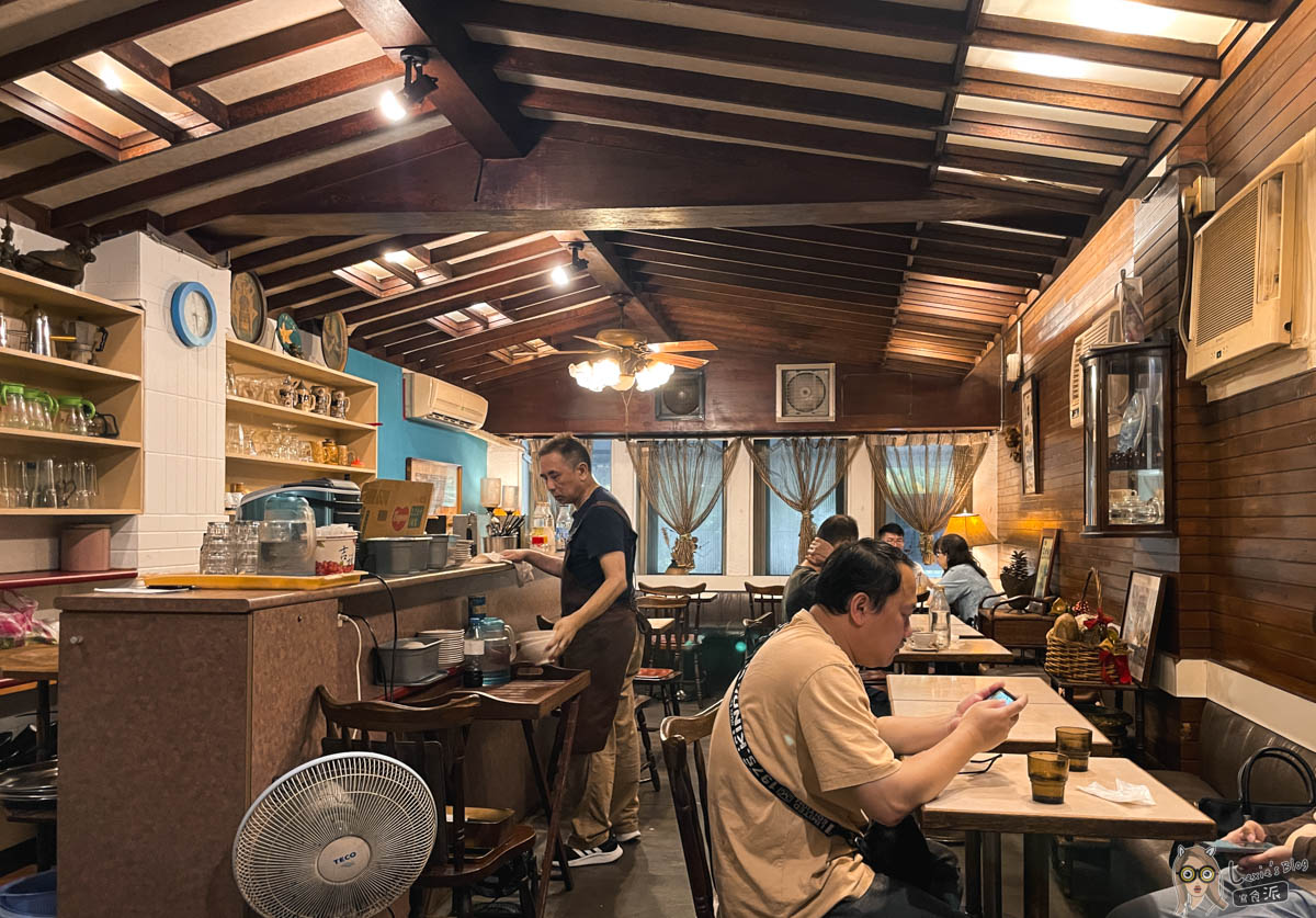 上上咖啡｜西門咖啡廳，一碗羅宋湯喝的是家常的溫暖，咖啡不重要