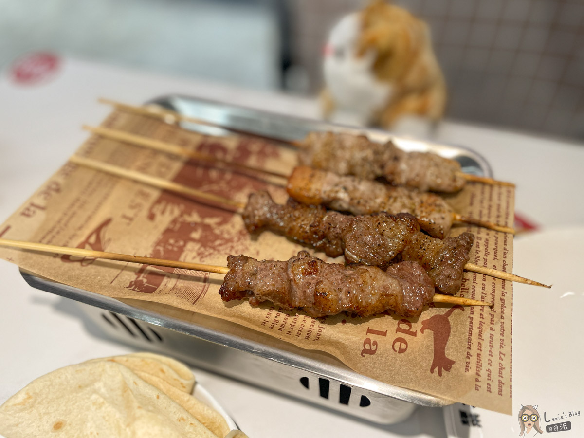 輝葉大佬酸菜魚|可愛貓貓陪吃，慶城街新開幕美食